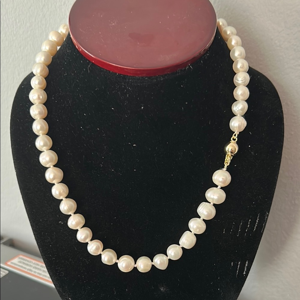 Elegant Pearl Necklace